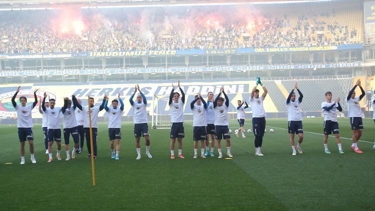 Fenerbahçeden Beşiktaş derbisi öncesi taraftara açık antrenman