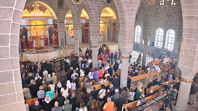 Diyarbakırda restore edilen Surp Giragos Kilisesinde 7 yıl sonra ilk ayin