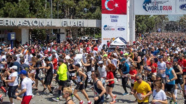 İzmir’de 10 bin kişi Wings for Life World Run’da iyilik için koştu