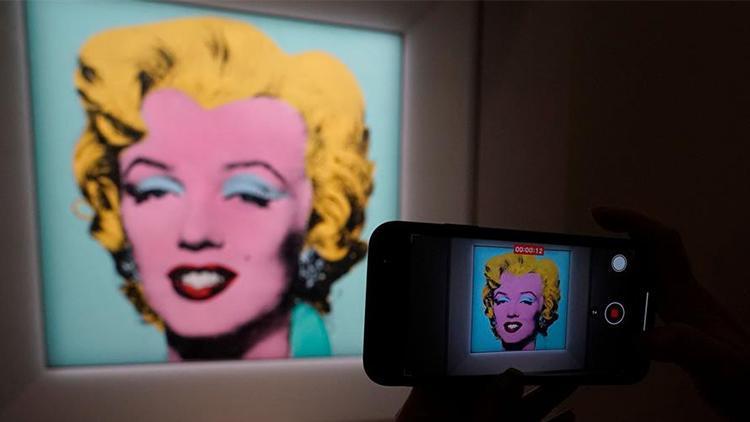 Ünlü sanatçının en tanmış eserlerinden biriydi: Marilyn Monroe portresine rekor fiyat