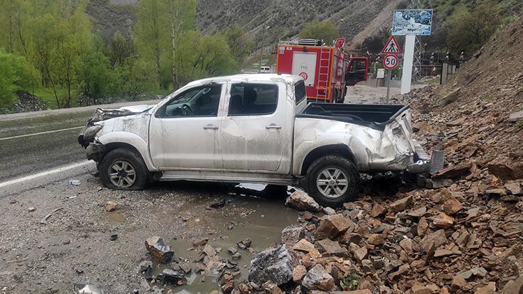 Vanda yoldan çıkan araç devrildi: 1 yaralı