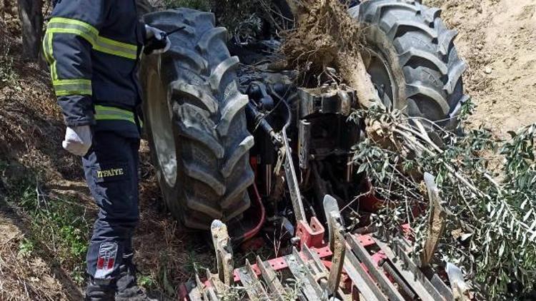 Devrilen traktörün altında kalan çiftçi öldü