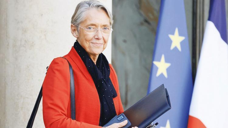 Fransa’ya 30 yıl sonra kadın başbakan