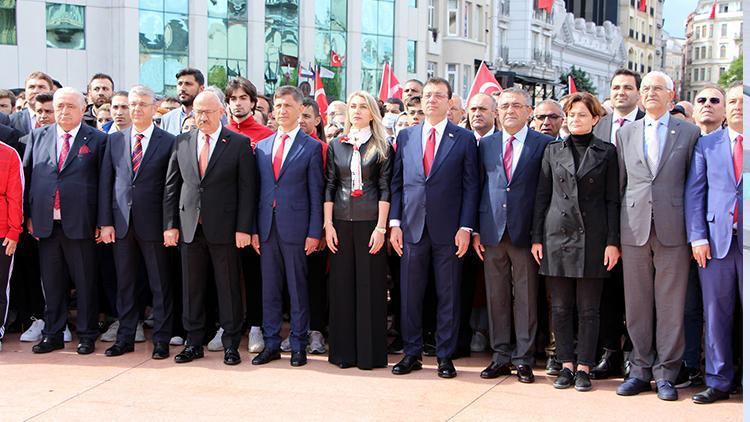 Taksim Cumhuriyet Anıtında 19 Mayıs töreni