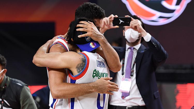 Titanların savaşında kazanan Anadolu Efes olsun