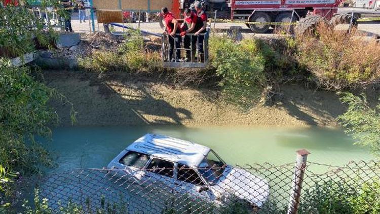 Otomobiliyle sulama kanalına uçan mahalle bekçisinden acı haber