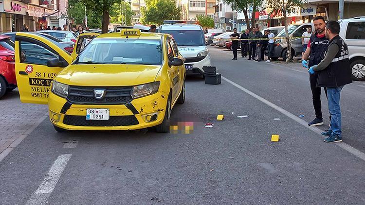 Korkunç cinayet Yolunu kestiği taksiciyi vurdu