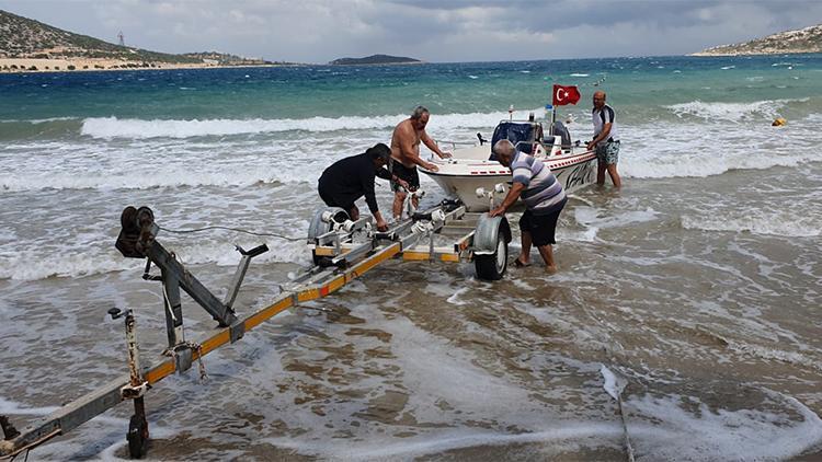 Mersinde fırtınada 6 tekne batmaktan son anda kurtarıldı