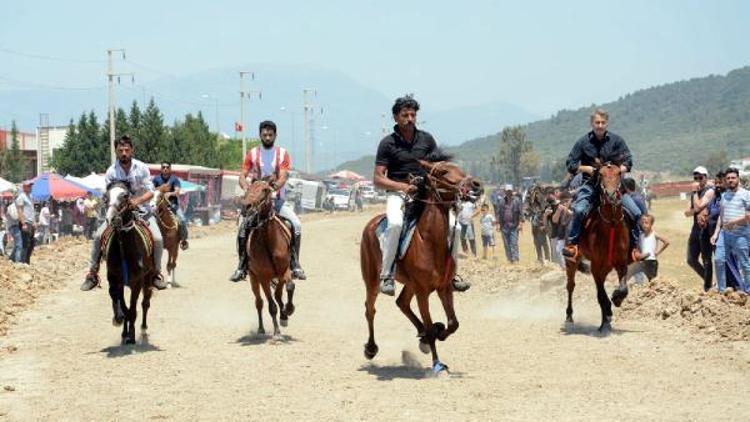 Rahvan atlar, 7 yıl sonra Torbalıda yarıştı