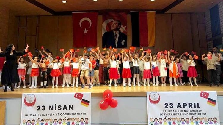 23 Nisan gecikmeli de olsa coşkuyla kutlandı