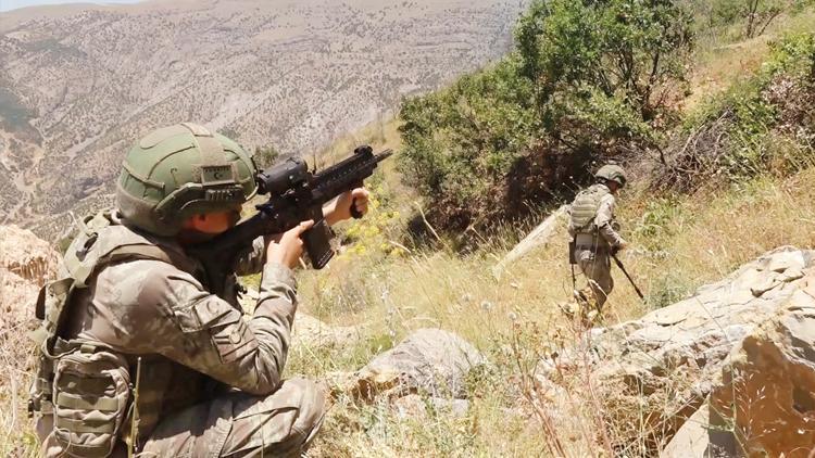 PKK’lı teröristler mağaradan çıkamadı