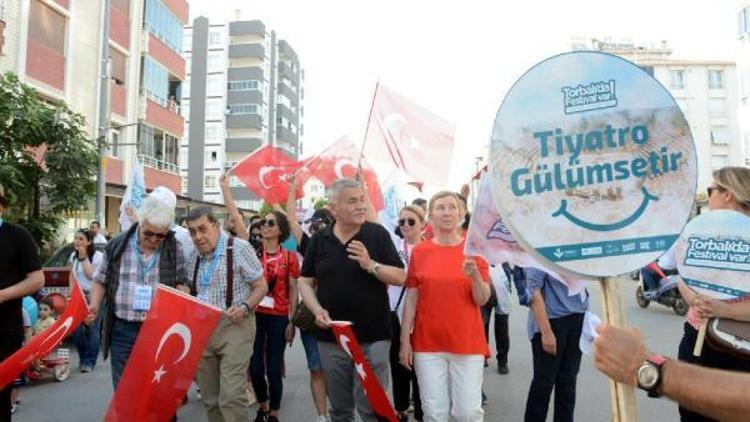 Metropolis Tiyatro Festivali kortej yürüyüşüyle başladı