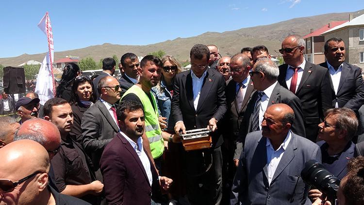 İmamoğlu, Vanda cami temeli atıp, şelaleyi gezdi