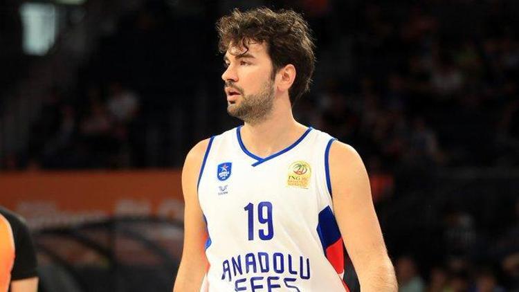 Anadolu Efes, Buğrahan Tuncerle sözleşme yeniledi