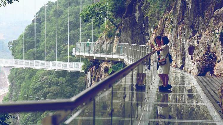 Rekor kıran köprü Vietnamda açıldı... Dünyanın en uzunu