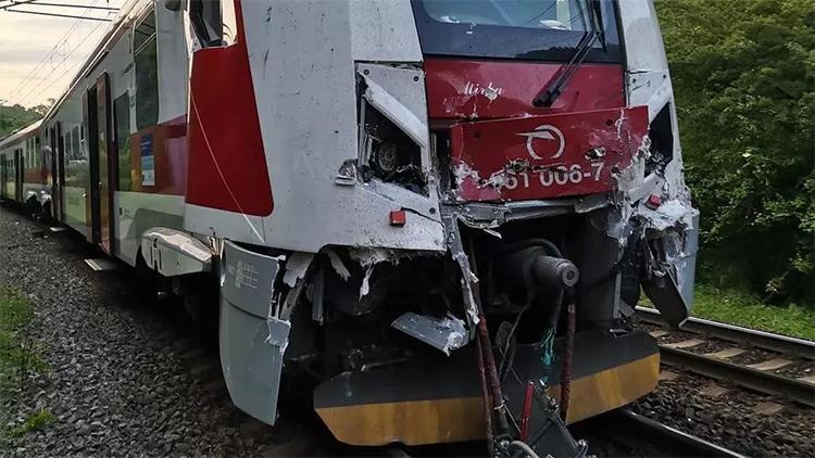 Slovakya’da tren kazası: 4’ü ağır 70 kişi yaralandı