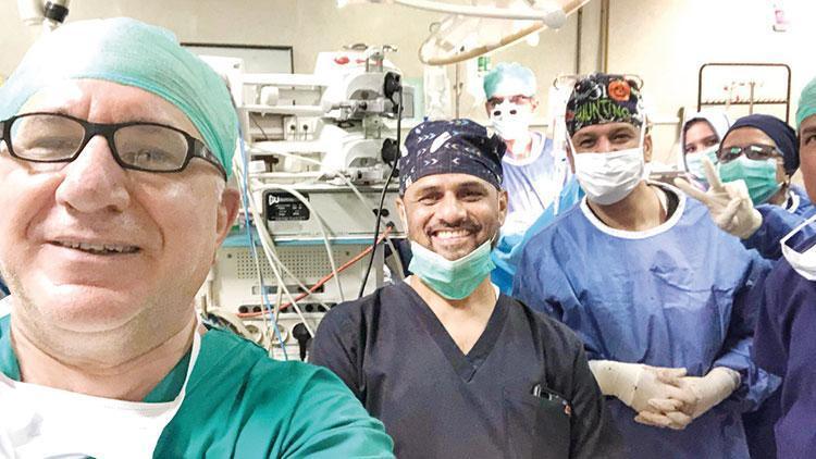 İyi olacak hastanın ayağına Türk doktor gitti 4 bin kilometrelik kalp yolculuğu