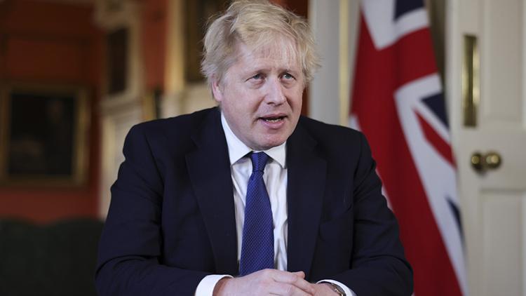 İngiltere Başbakanı Johnson koltuğunu korudu