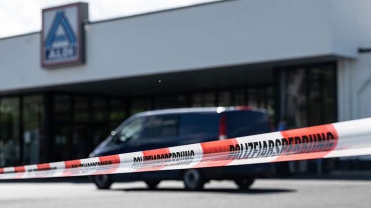 Almanya’da alışveriş merkezinde silahlı saldırı: 2 ölü