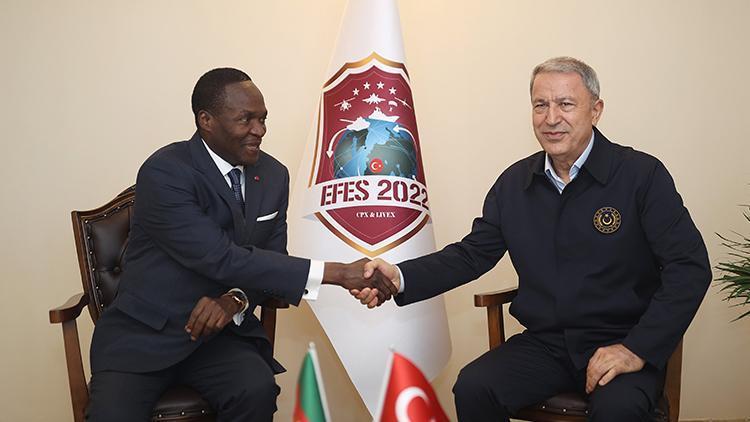 Bakan Akar Libya, Kamerun, Kırgızistan ve Ruandalı mevkidaşlarıyla görüştü
