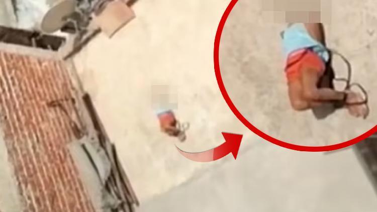 Sosyal medya acımasız anneyi konuşuyor 5 yaşındaki kızını ellerini bağlayıp çatıya bıraktı