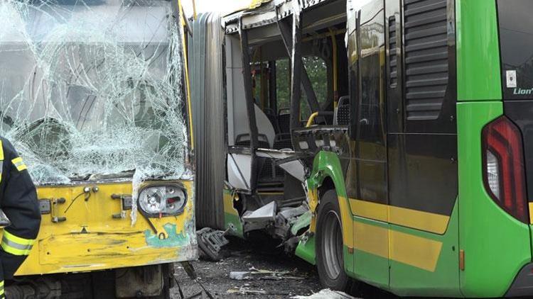 Almanya’da otobüsle tramvay çarpıştı