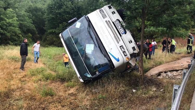 Kocaelide otobüs şarampole yuvarlandı: Çok sayıda yaralı var