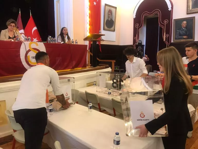 Galatasaray başkanı kim olacak Dursun Özbek mi, Eşref Hamamcıoğlu mu Sandıklar kapandı...