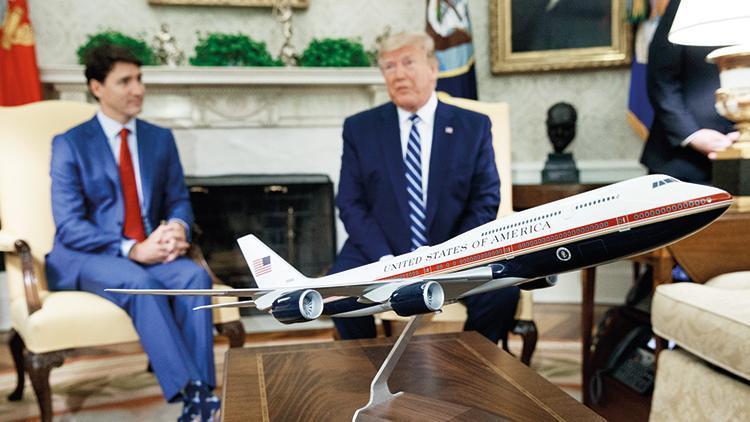 Trumpın sipariş ettiği uçağın boyasını iptal etti