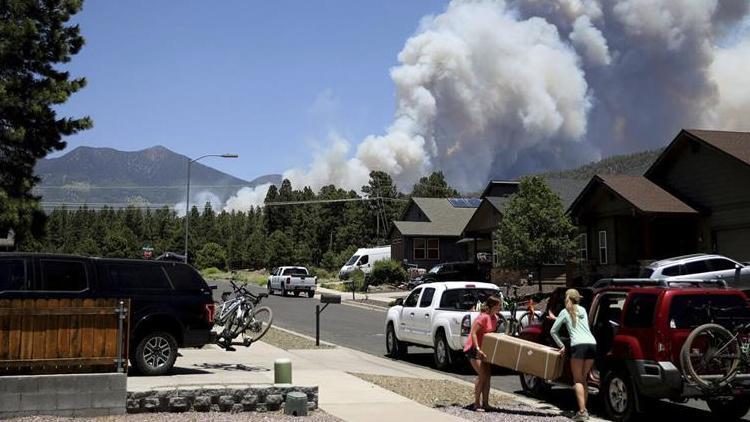 ABDde yangın paniği 2 bin 500 ev tahliye edildi