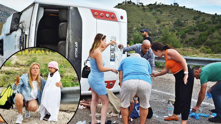 Turistleri taşıyan midibüs devrildi: 1 ölü 23 yaralı