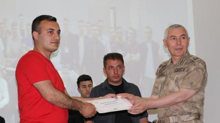 Sıhhiye eğitimi gören jandarma personeline sertifikaları törenle verildi