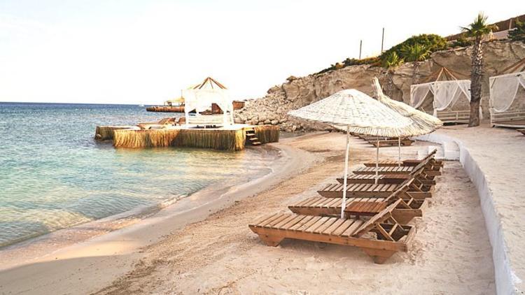 Alaçatı’da Mykonos esintisi: Random Beach