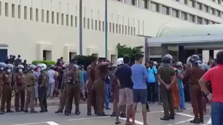 Sri Lankada protestolar devam ediyor 21 kişi gözaltına alındı