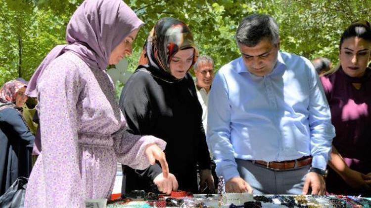 Ergani’de kadın kursiyerler ürettiklerini sergiledi