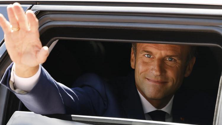 Fransada seçim depremi Macron, Başbakanın istifasına reddetti