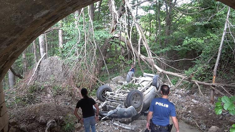 İşçileri taşıyan kamyonet 5 metreden düştü: 4 yaralı