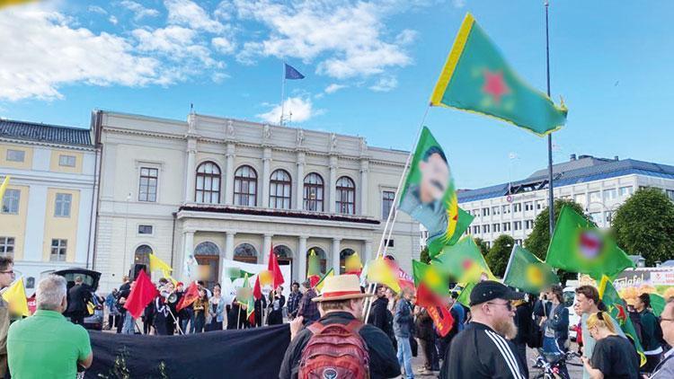 Terör örgütü yanlıları İsveç’te sokağa indi