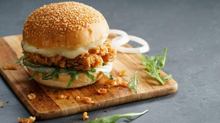 Gelinim Mutfakta tavuk burger tarifi: Evde tavuk burger nasıl yapılır?