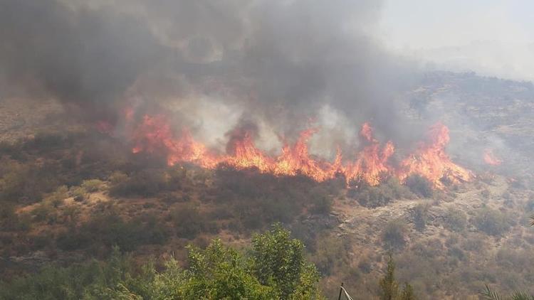 KKTCde dün başlayan orman yangını sürüyor Köy tahliye ediliyor