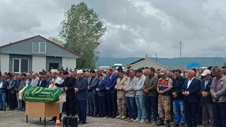 Erzurumda arazi kavgasında öldürülen belediye meclis üyesi toprağa verildi