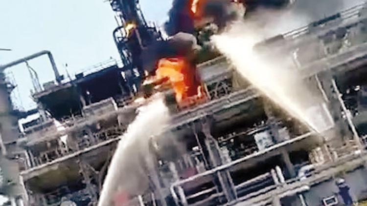 Kiev bu kez Rusya’da petrol rafinerisi vurdu