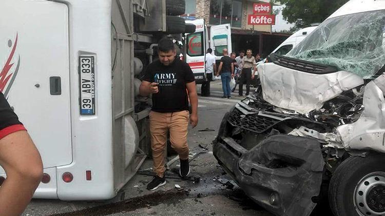 İşçi servis midibüsü ile minibüs çarpıştı: 11 yaralı