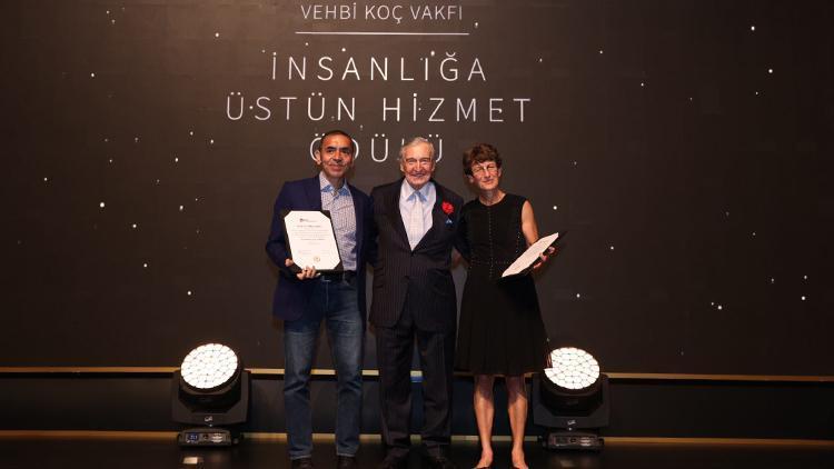 Prof. Dr. Özlem Türeci ve Prof. Dr. Uğur Şahin’e ’İnsanlığa Üstün Hizmet’ ödülü