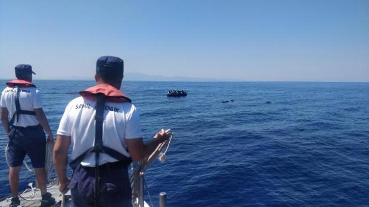 İzmir açıklarında 46 kaçak göçmen kurtarıldı
