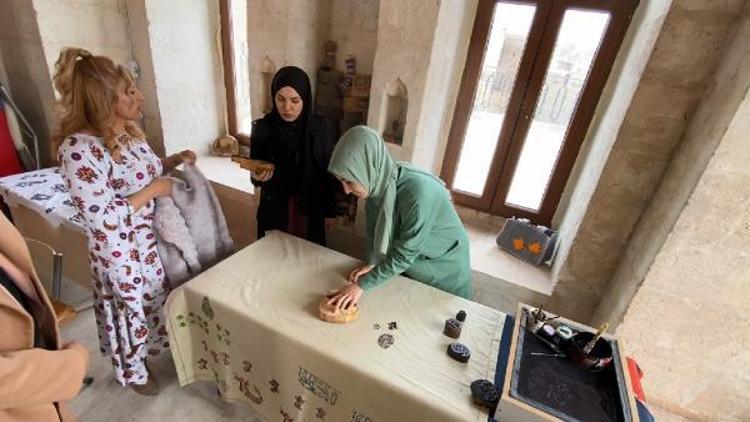 Midyatta Müslüman, Süryani ve Ezidi kadınlar yüzlerce yıllık tahta baskıcılık sanatını yaşatıyor