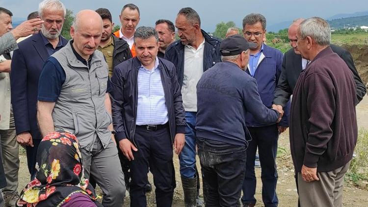 Bakan Karaismailoğlu, selden etkilenen Düzce’de incelemelerde bulundu