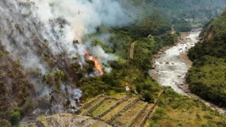 Dünyanın 7 harikasından biri... Machu Picchu antik kentinde yangın tehlikesi büyüyor