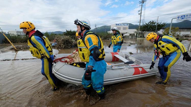 Japonyada tayfun alarmı: 16 bin kişiye tahliye çağrısı yapıldı