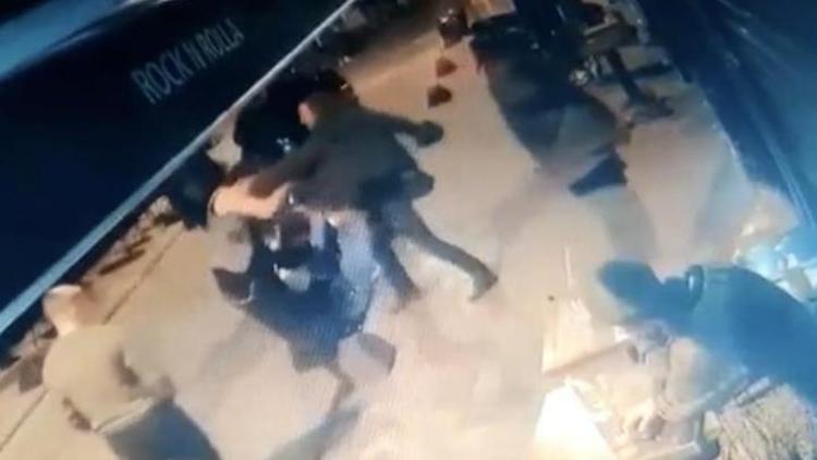 Taksim’de bıçaklı saldırı: Önce yanına çağırdı sonra bıçaklayıp kaçtı